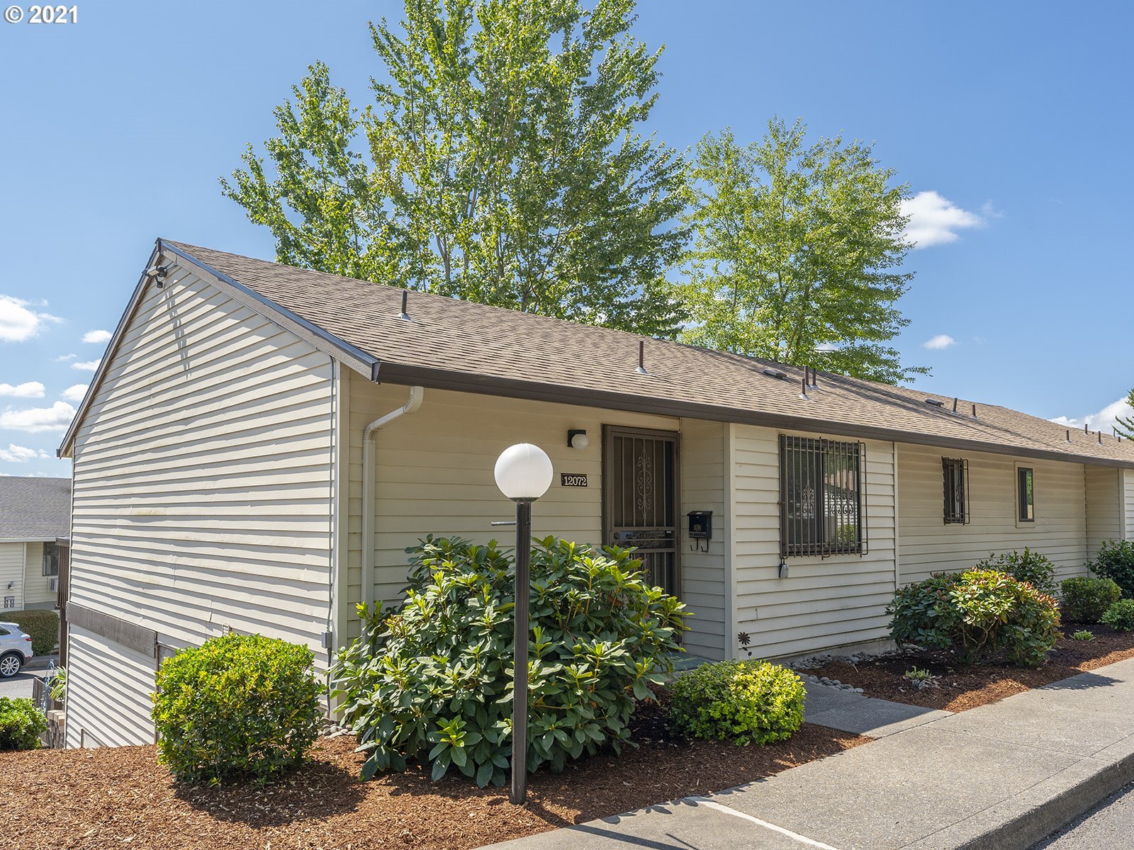 Property Photo: 12072 SW Royal Ct OR 97224