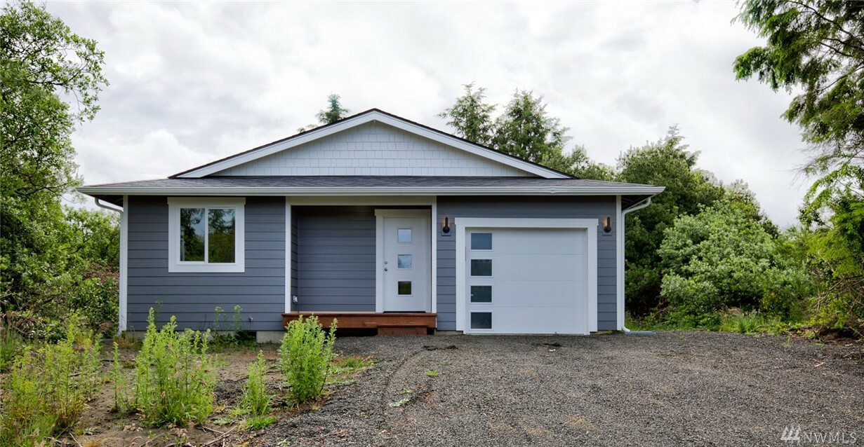 Property Photo:  222 S Narwhal Lp SW  WA 98569 