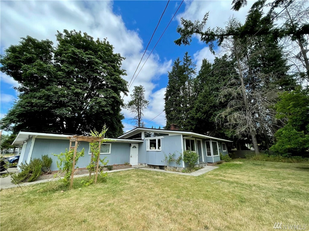 Property Photo:  2601 Eureka Ave  WA 98531 