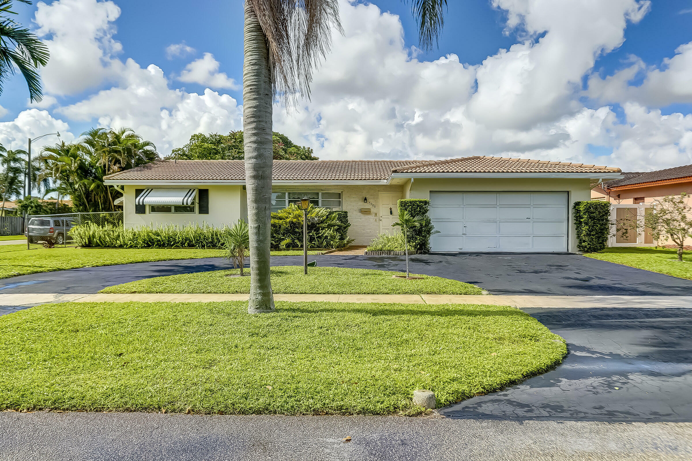 Property Photo: 5200 Garfield Street FL 33021