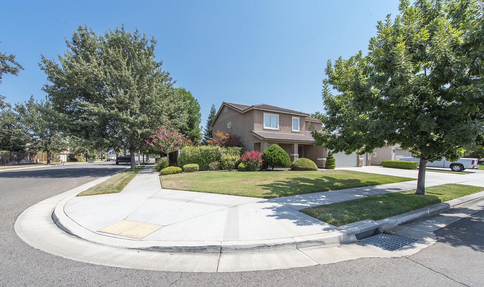 Property Photo: 950 W Westmont Avenue CA 93277