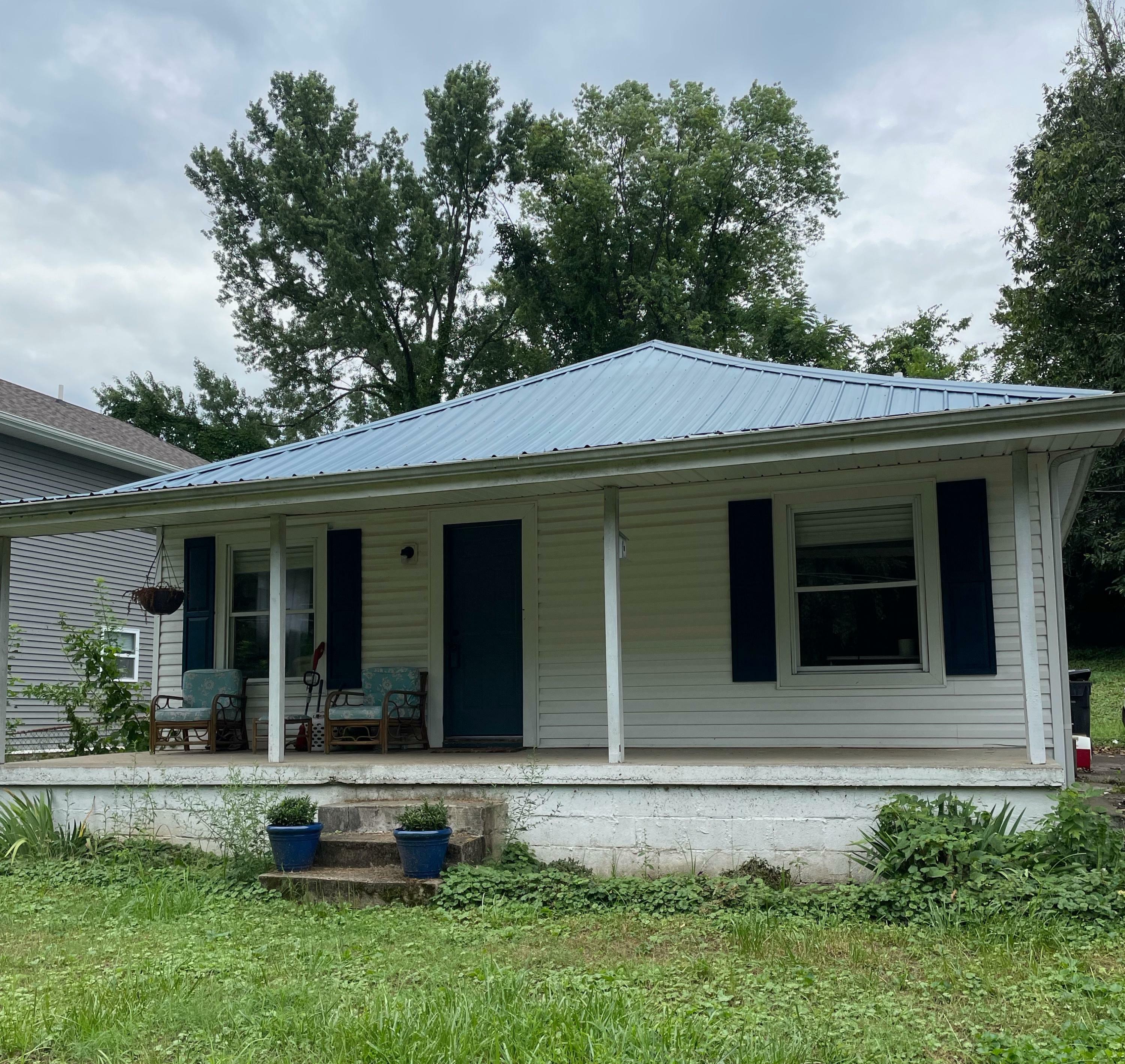 Property Photo:  2810 SW Painter Ave  TN 37919 