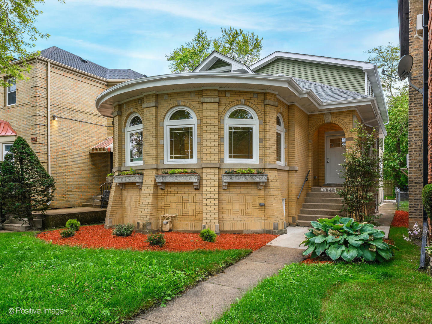 Property Photo: 6640 N Talman Avenue IL 60645
