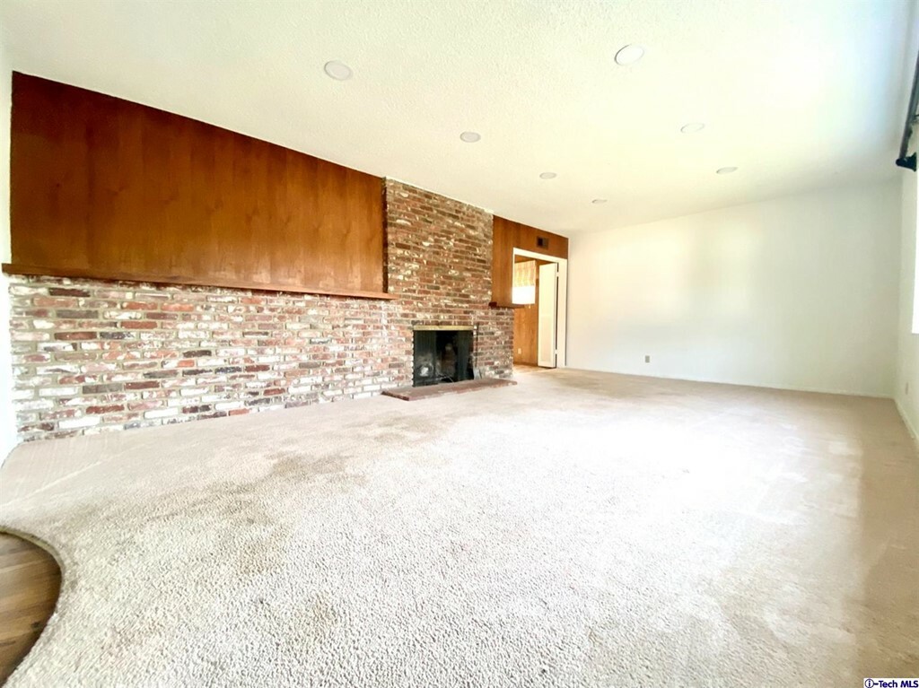 Property Photo:  22712 Martha Street  CA 91367 