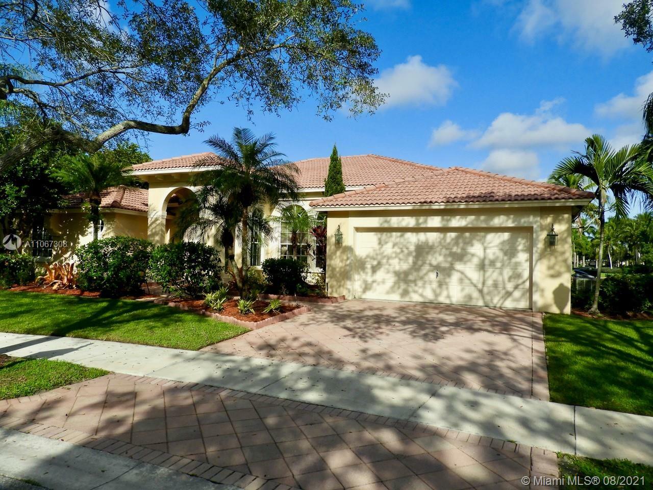 Property Photo:  297 Egret Ln  FL 33327 