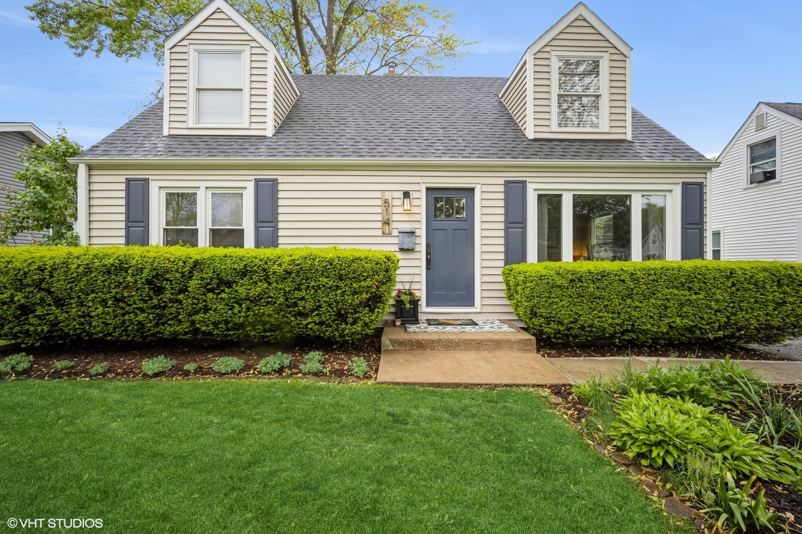 Property Photo: 514 N Fairview Avenue IL 60056