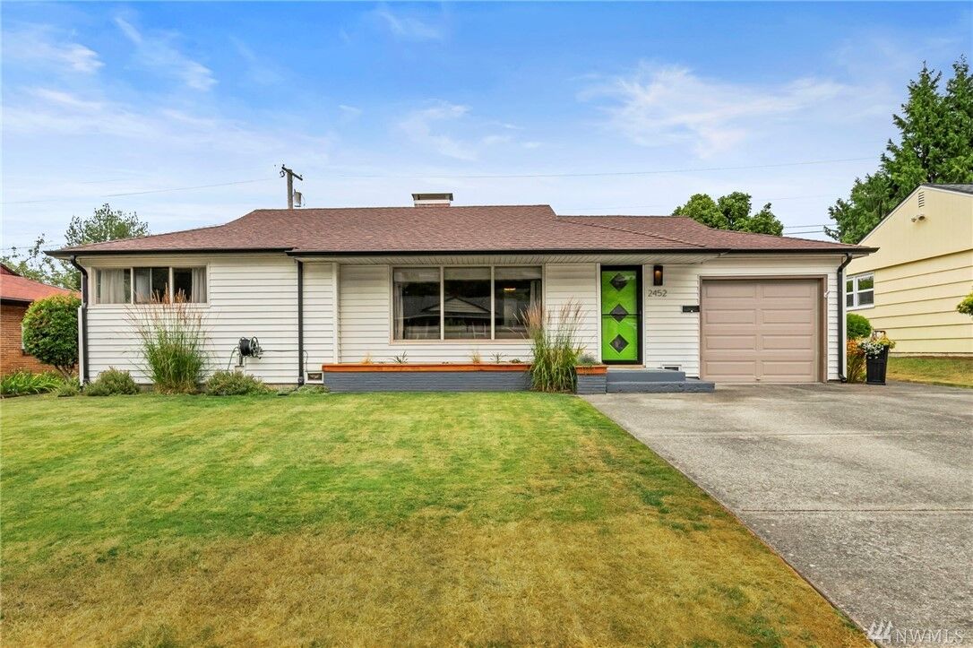 Property Photo: 2452 Veldee Ave WA 98312
