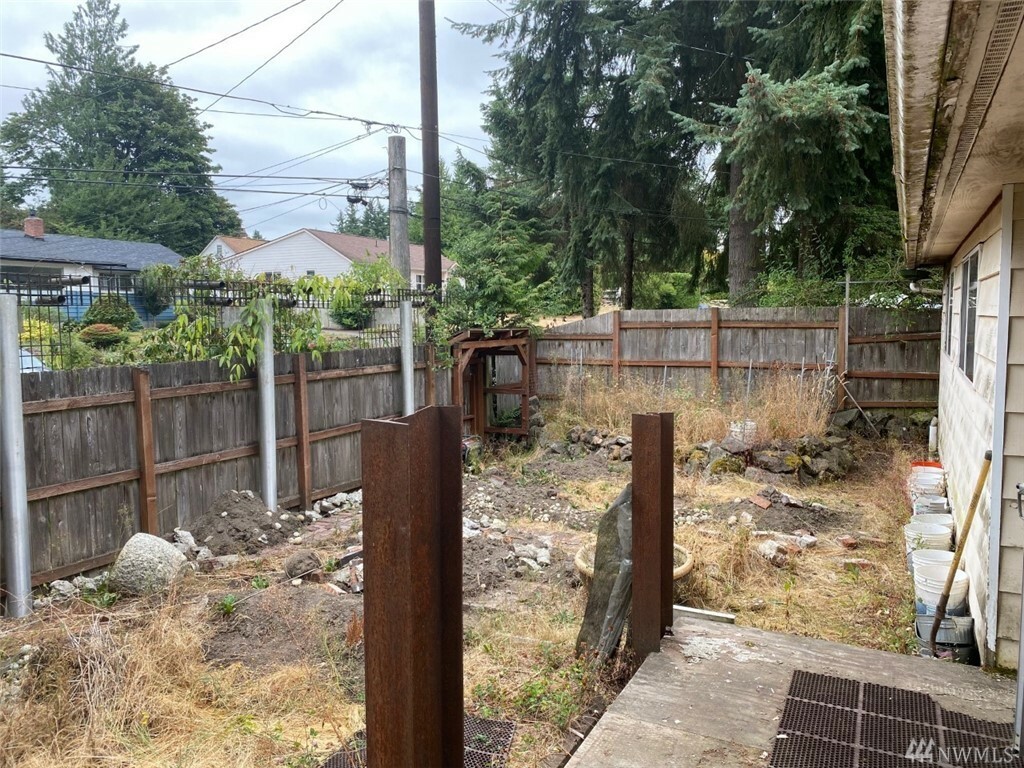 Property Photo:  1563 NE 170th St  WA 98155 