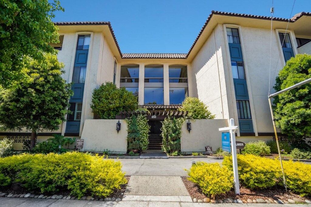Property Photo:  
