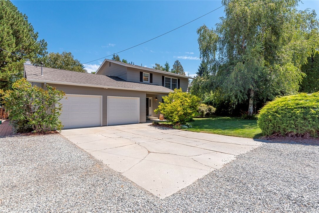 Property Photo:  203 Pear Lane  WA 98801 