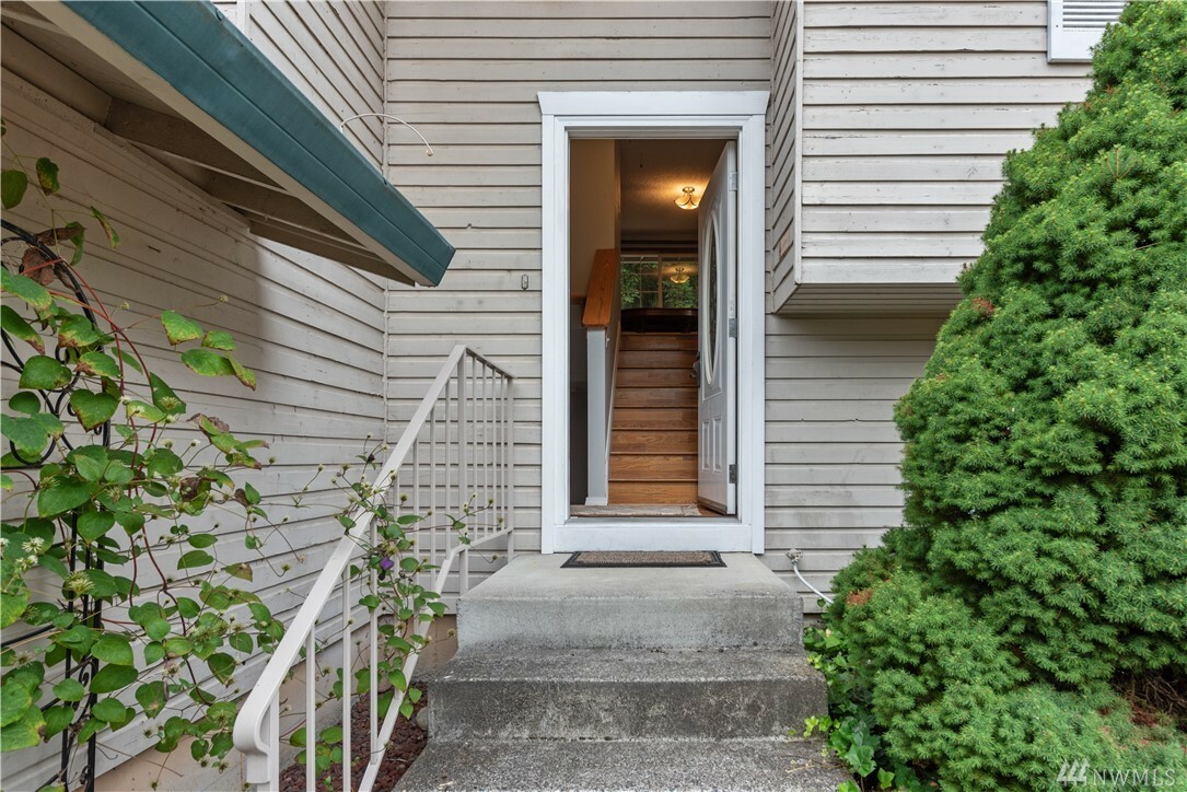 Property Photo: 10630 161st Ct NE WA 98052