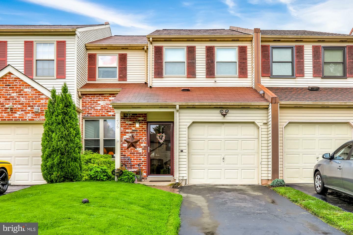 Property Photo:  206 Parkview Way  PA 18940 