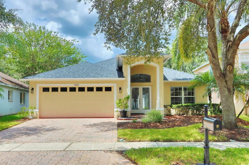 Property Photo:  5203 Abbey Park Avenue  FL 33647 