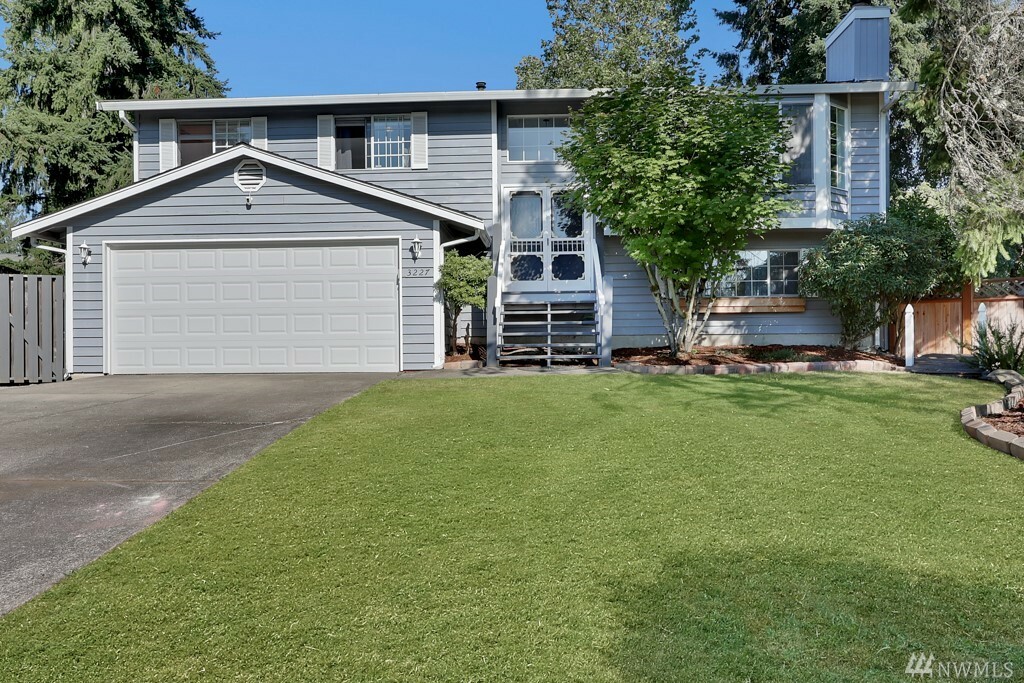 Property Photo: 3227 31st St Pl SE WA 98374