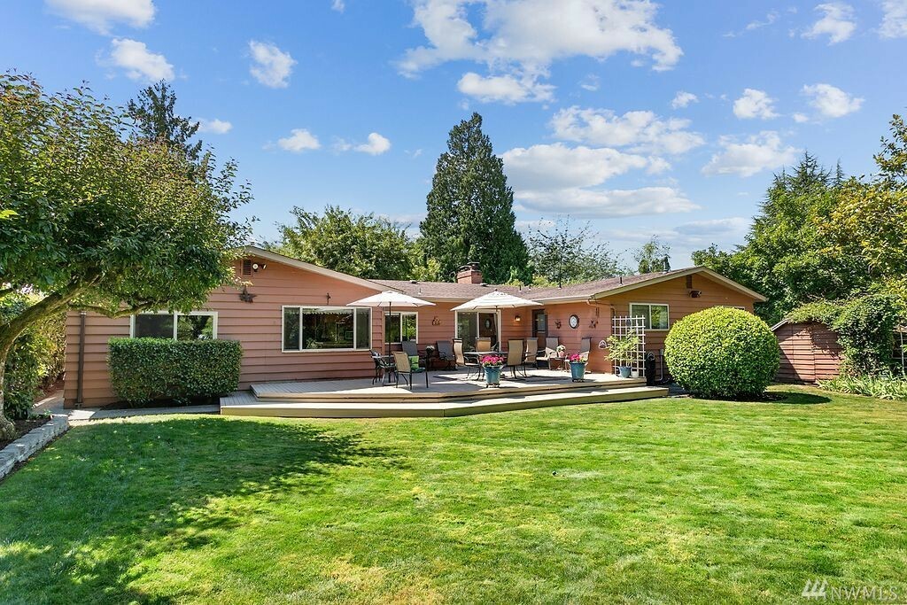 Property Photo:  812 Hilltop Ave  WA 98031 