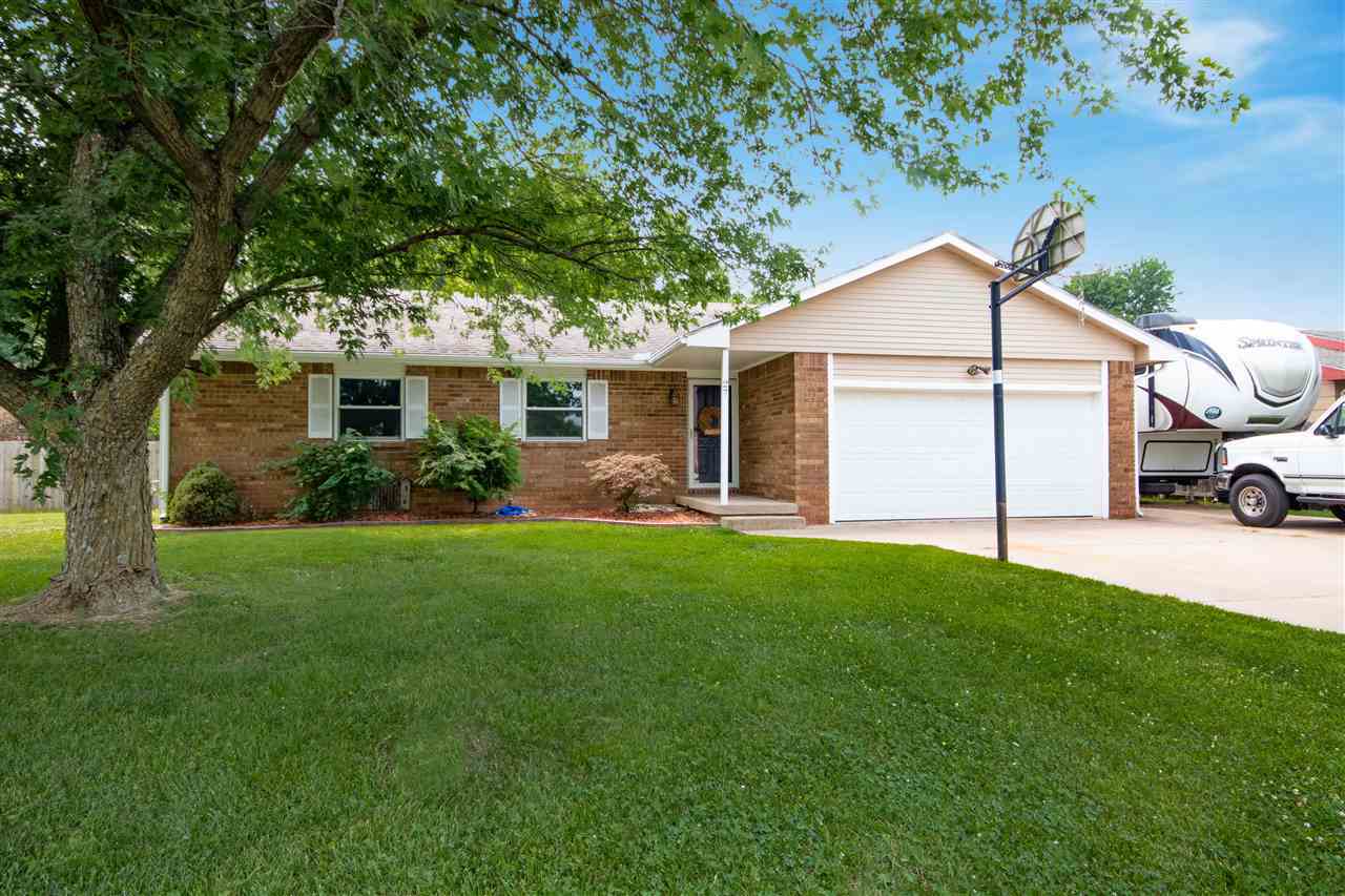 Property Photo: 27 E Woodland Dr KS 67010-2346