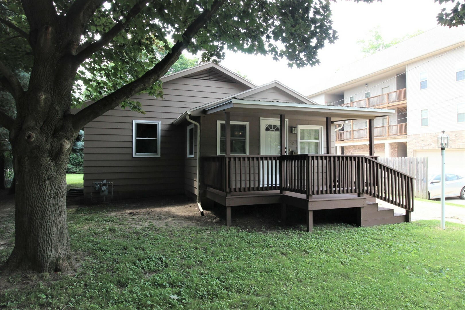 Property Photo:  915 Morgan Street  IL 61761 