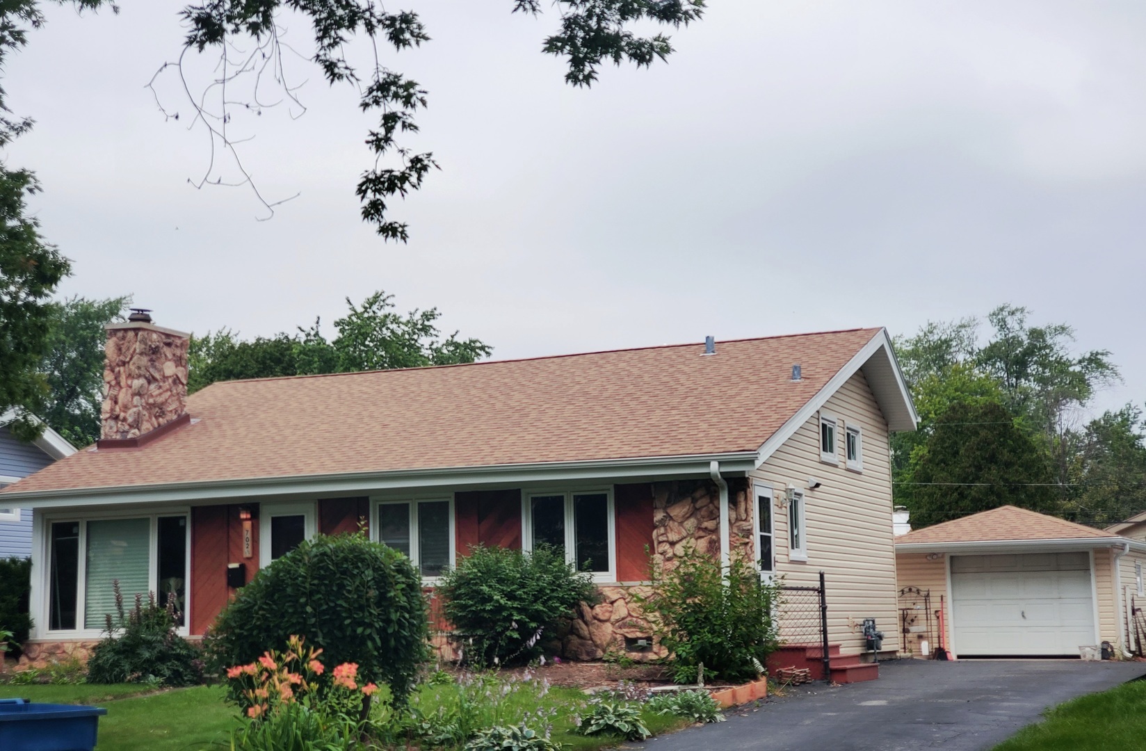 Property Photo:  702 W Sunset Avenue  IL 60181 