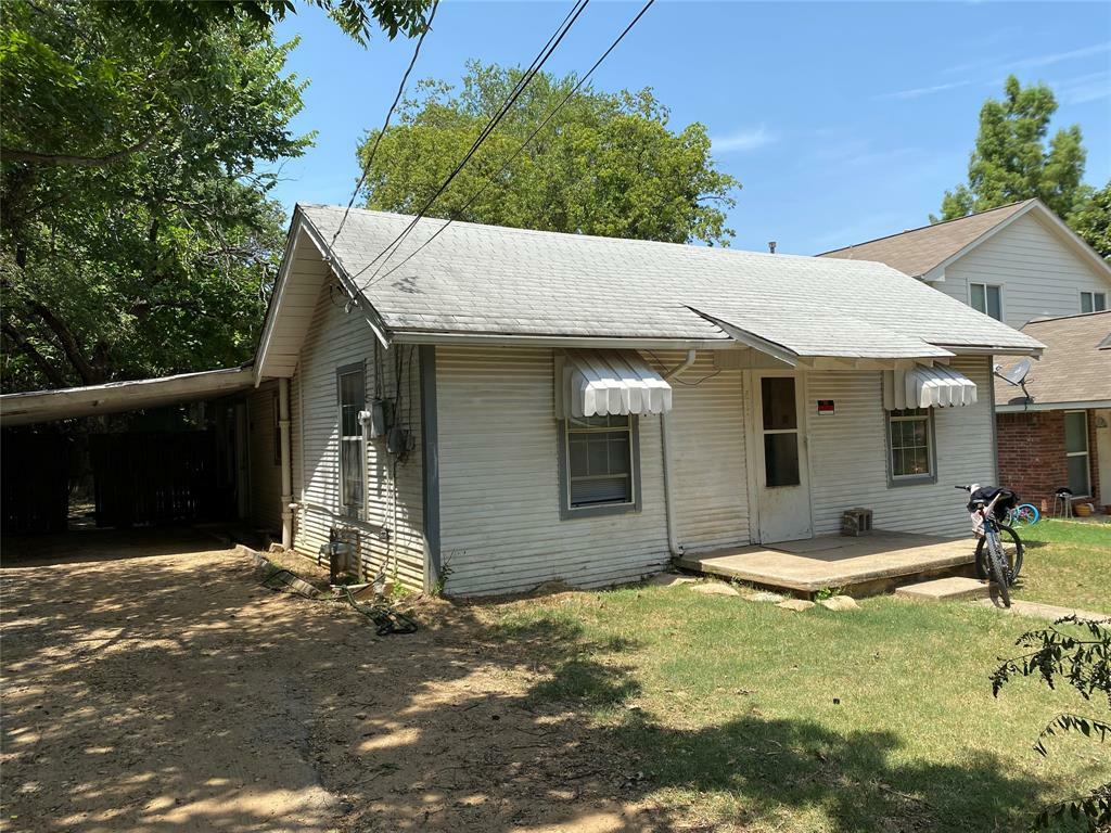 Property Photo:  820 Allen Street  TX 76205 