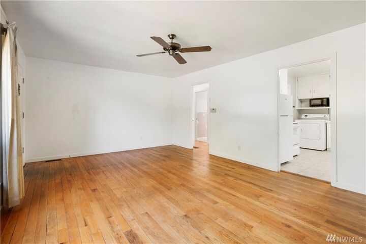 Property Photo:  407 Alder Ave  WA 98390 