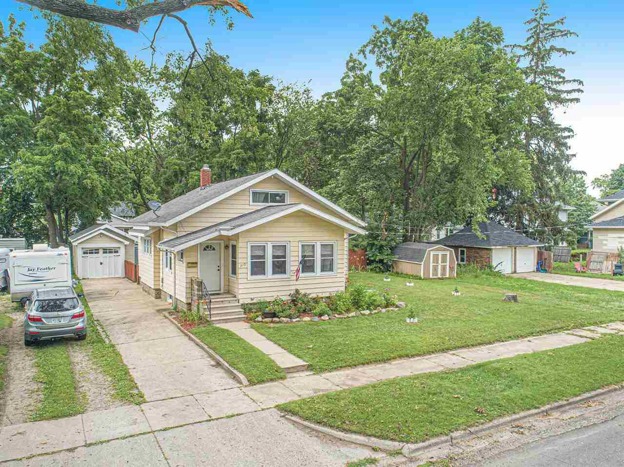 Property Photo:  710 Elmwood  MI 49203 