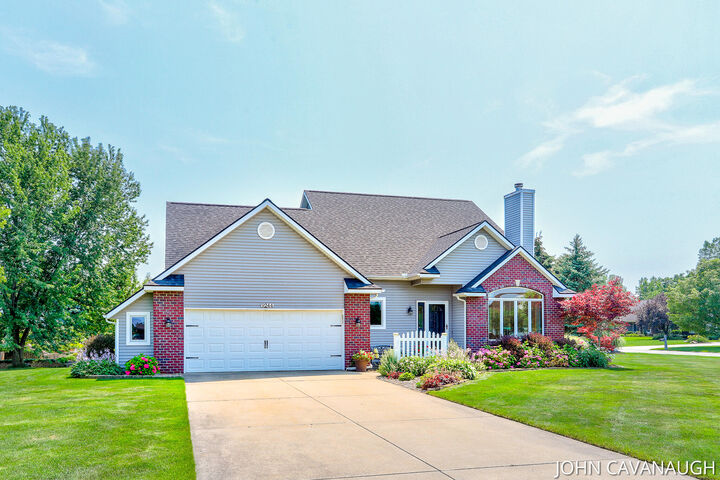 9244 Bluff Ridge Drive  Zeeland MI 49464 photo