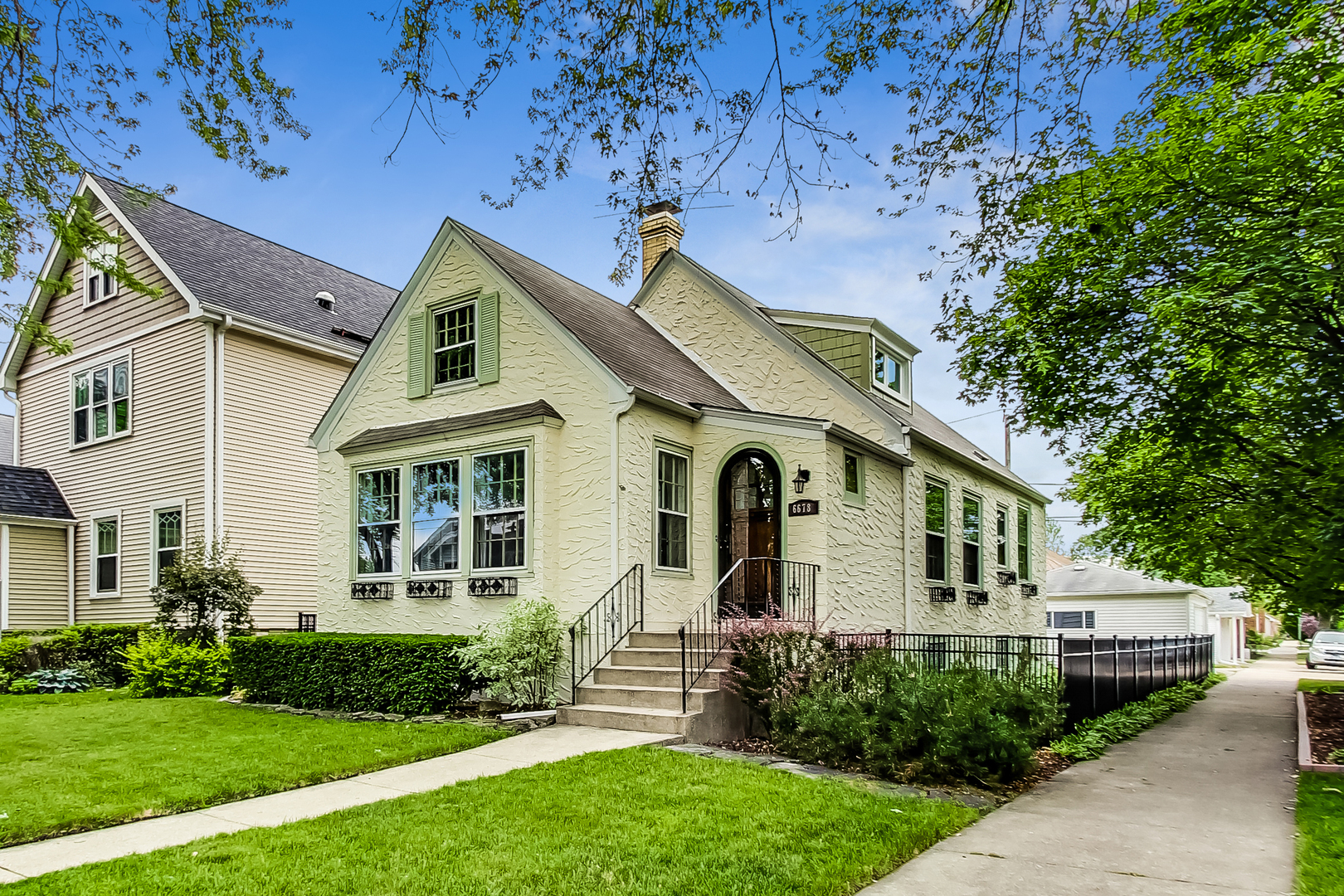 Property Photo:  6678 N Octavia Avenue  IL 60631 