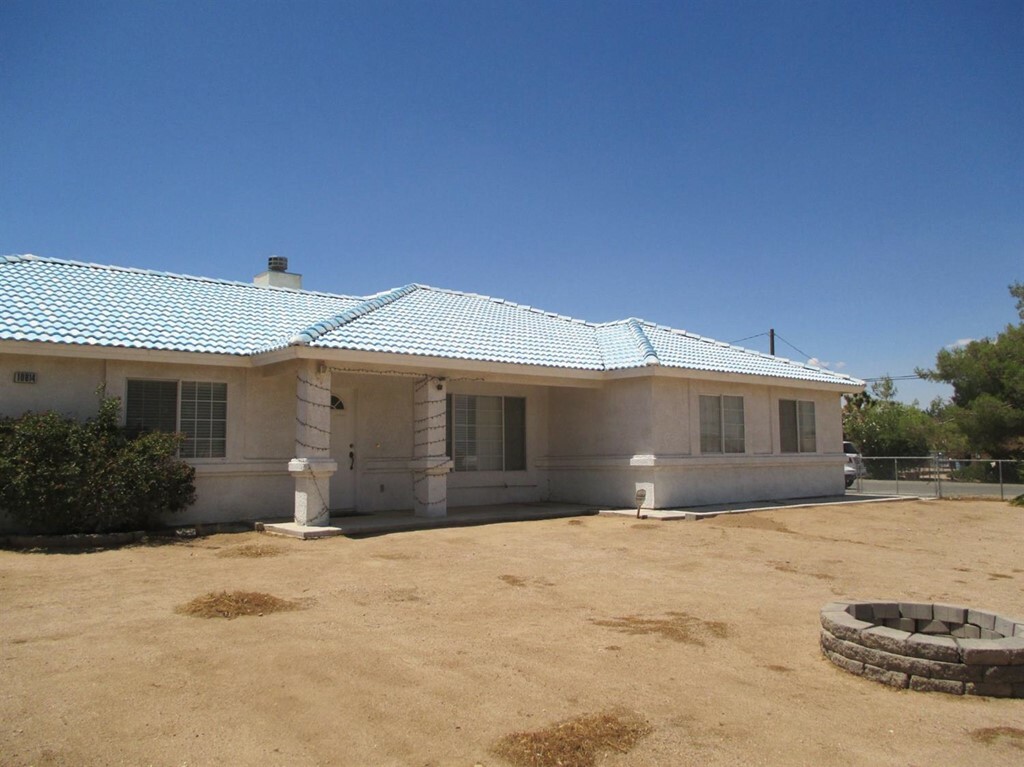 Property Photo:  10814 Cottonwood Avenue  CA 92345 