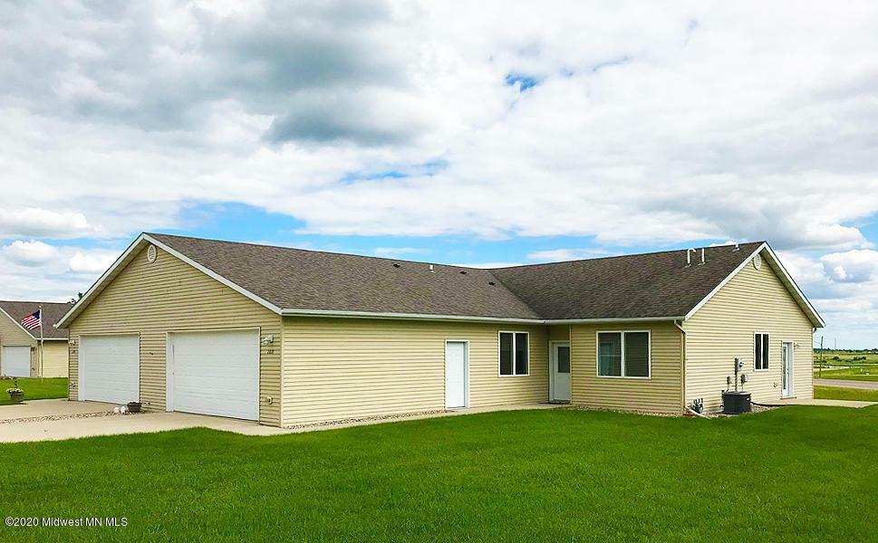 Property Photo:  208 Prairie Court  MN 56537 