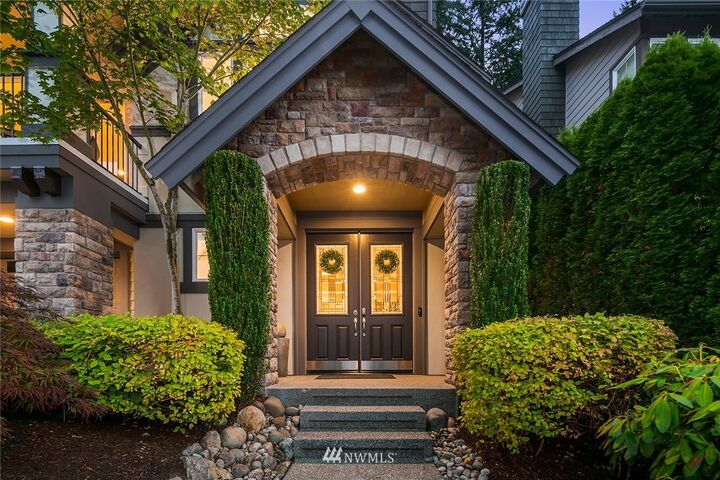 Property Photo:  823  Summerhill Ridge Drive NW  WA 98027 