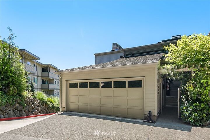 Property Photo: 9931 Lake Washington Boulevard NE B-302 WA 98004
