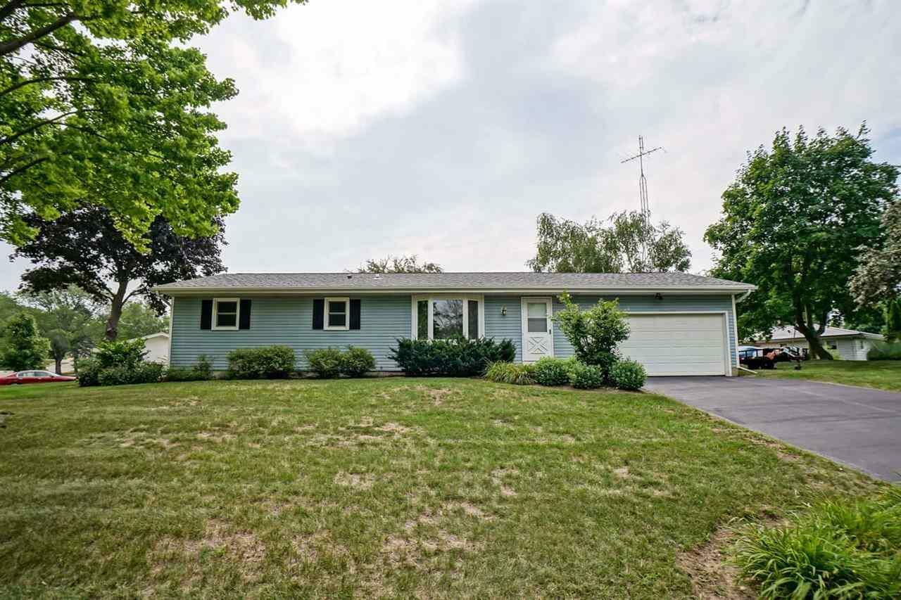 Property Photo:  200 Maple Dr  WI 53594 