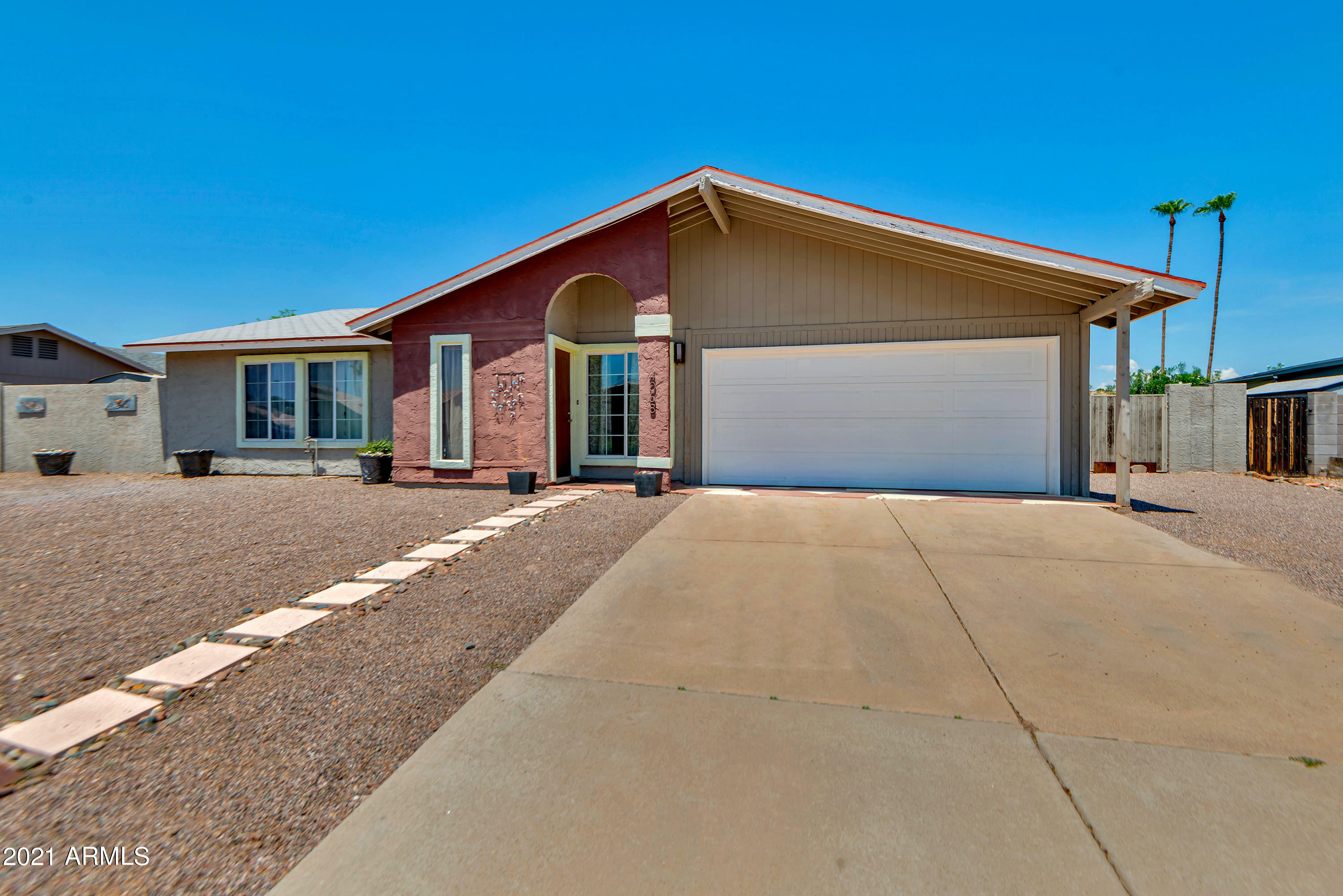 Property Photo: 4068 E Danbury Road AZ 85032