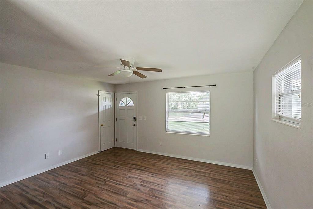 Property Photo:  506 E Hazzard Avenue  FL 32726 