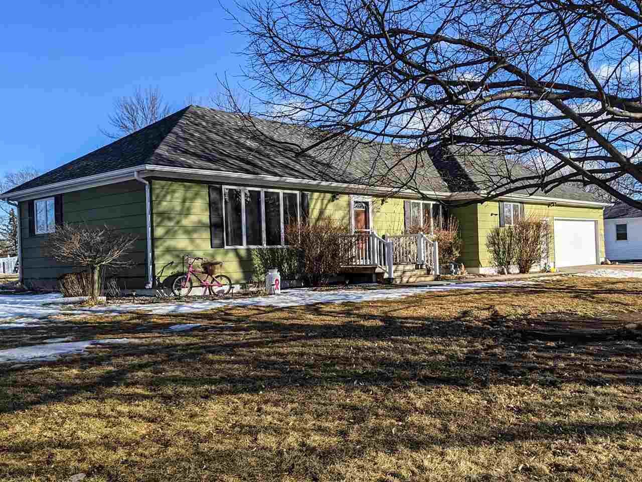 Property Photo: 205 Lonsdale St. NE 68745
