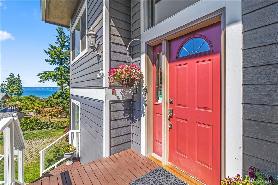 Property Photo: 4823 Gardner Ave WA 98203