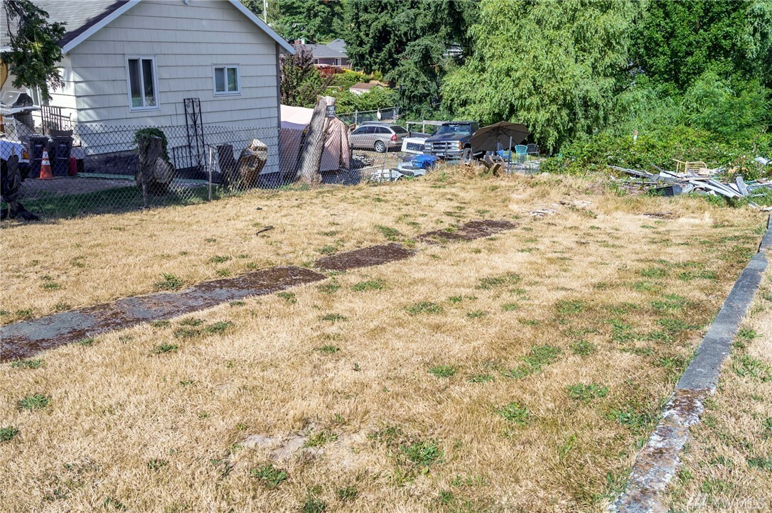 Property Photo: 13426 22nd Ave S WA 98168