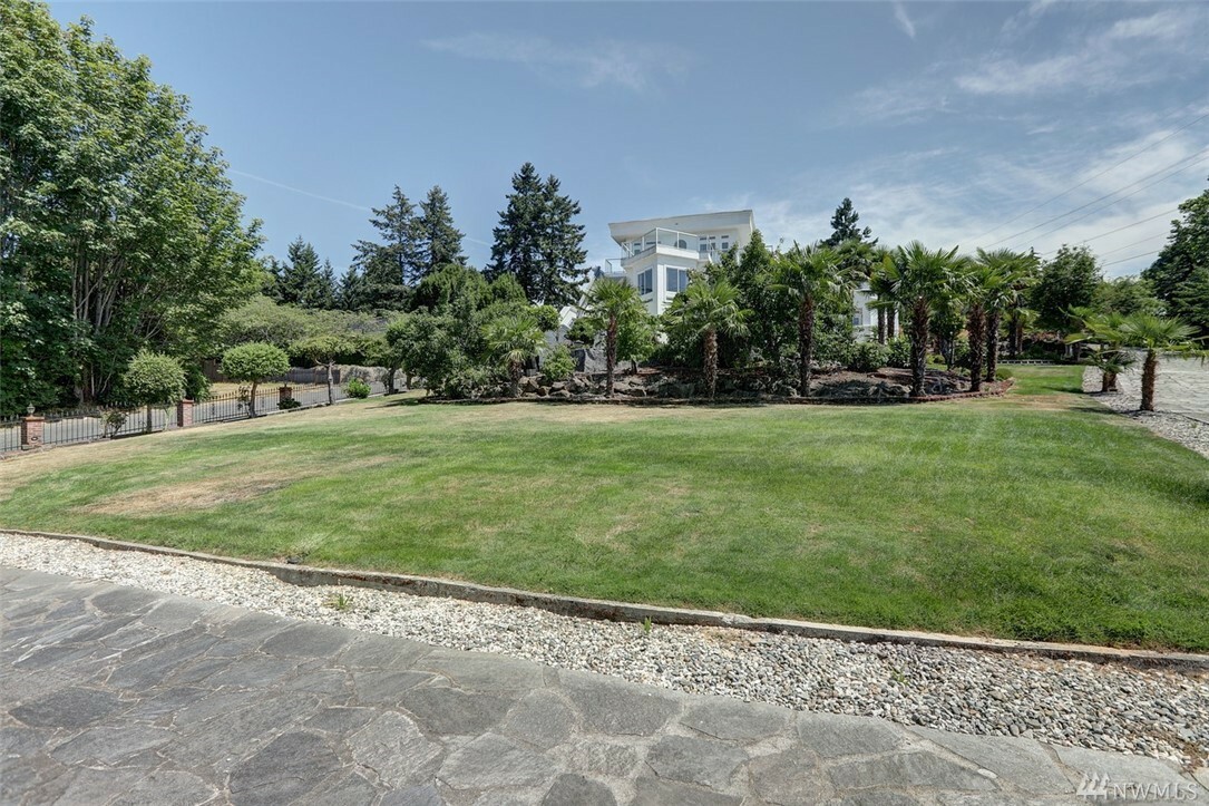 Property Photo:  1005 Grant Ave S  WA 98057 