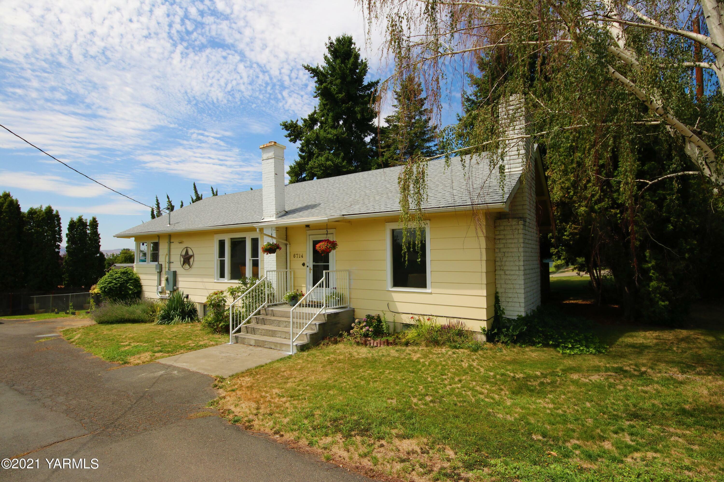 Property Photo: 6714 Summitview Ave WA 98908