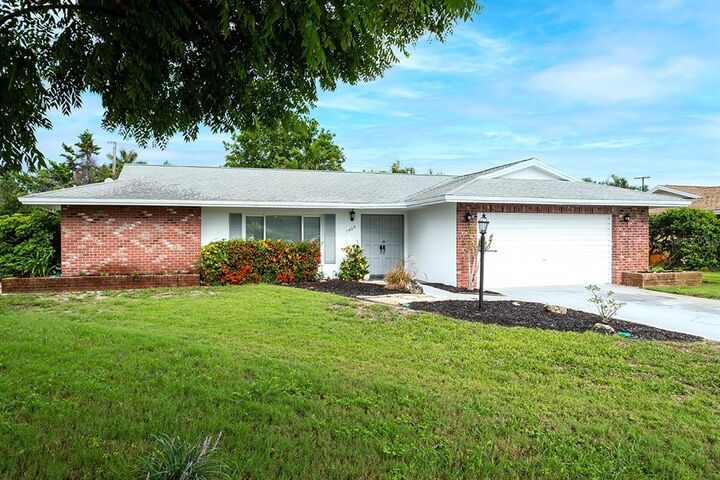 Property Photo:  7409 13th Avenue W  FL 34209 