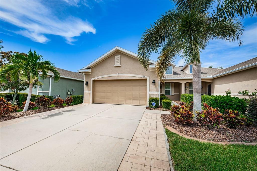 Property Photo:  2207 Barracuda Court  FL 34691 