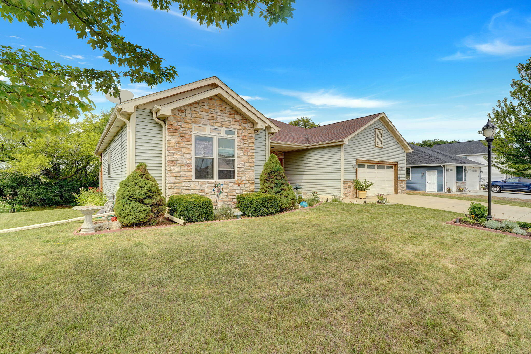 Property Photo:  754 Willow Bend Dr  WI 53185 