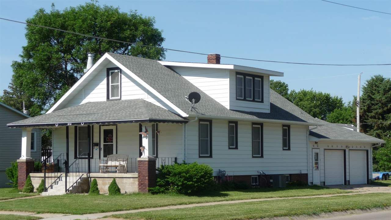 Property Photo: 213 N Pine St NE 68701