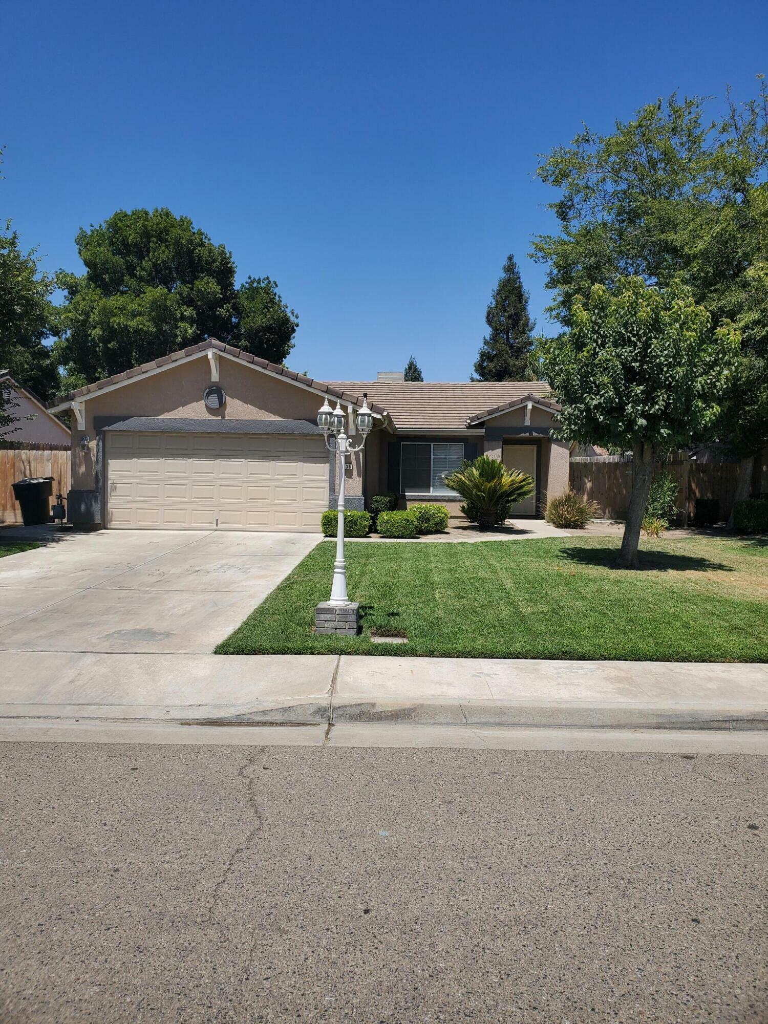 Property Photo:  1936 E Monte Verde Avenue  CA 93292 