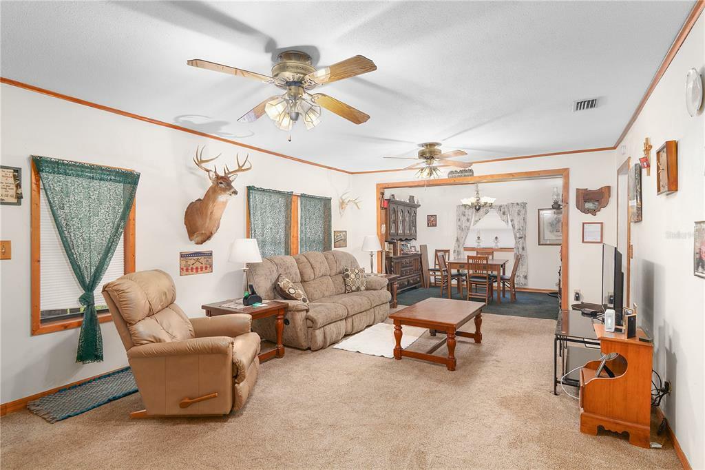 Property Photo:  305 Cordova Place  FL 34748 