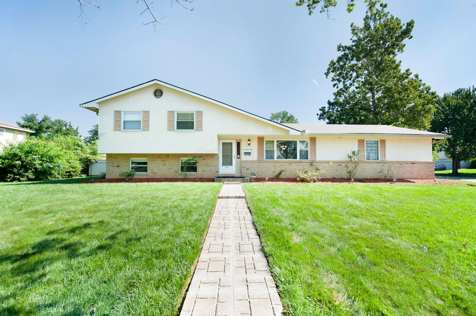 Property Photo:  2000 Meander Drive  OH 43229 