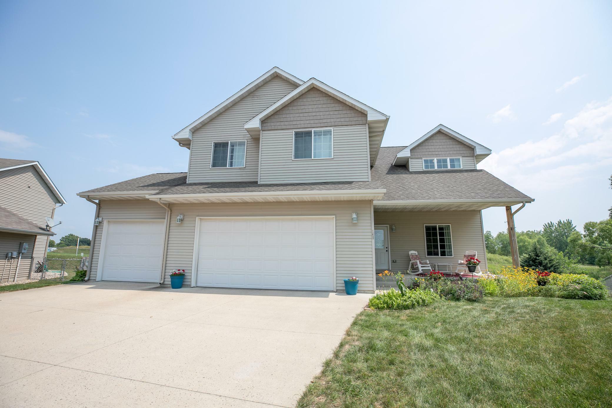 Property Photo: 148 Gambrelle Court MN 56001