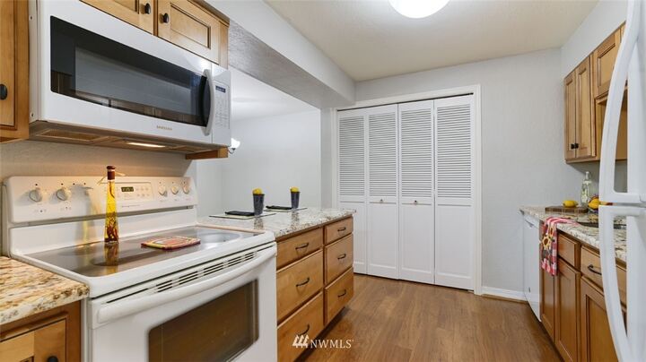 Property Photo:  9494 Redmond-Woodinville Road NE B108  WA 98052 