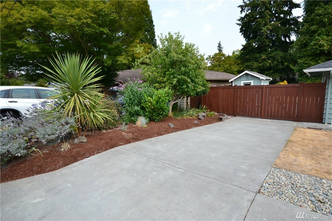 Property Photo:  246 165th Ave SE  WA 98008 