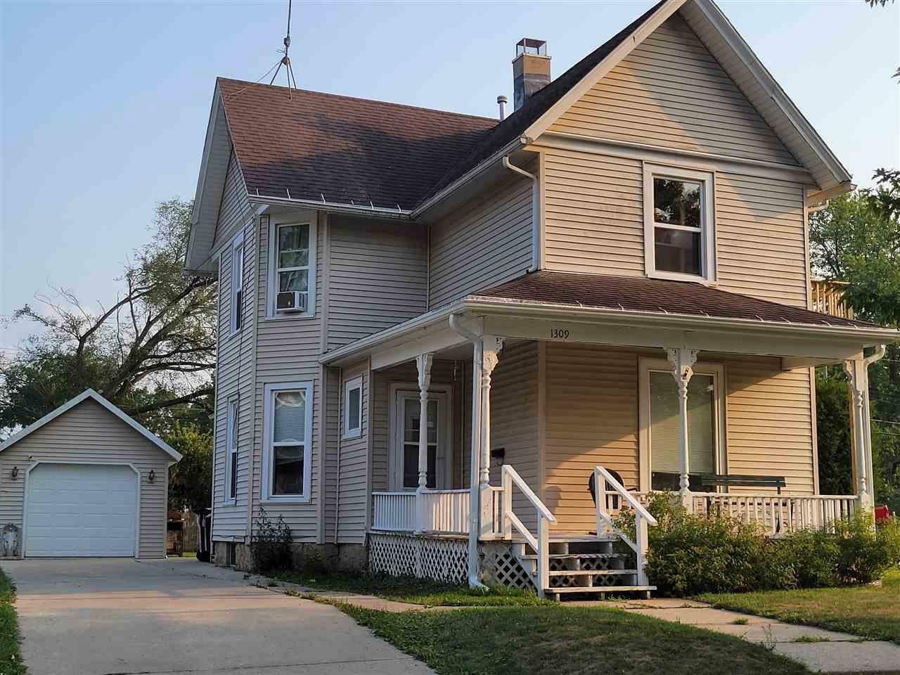 Property Photo:  1309 Hamilton Ave  WI 53548 